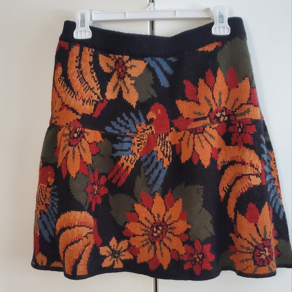 NWT!! Farm Rio black and floral short knit skirt in size L